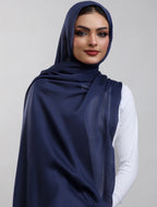 Navy Blue Plain Model Hijab