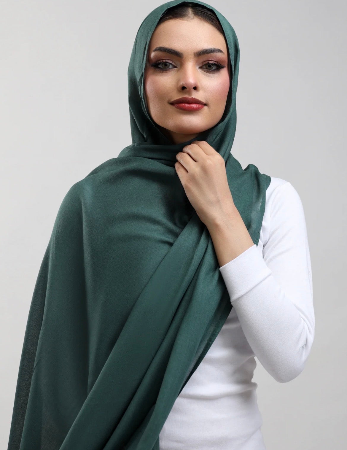 Bottle Green Plain Model Hijab