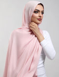 Baby Pink Plain Model Hijab
