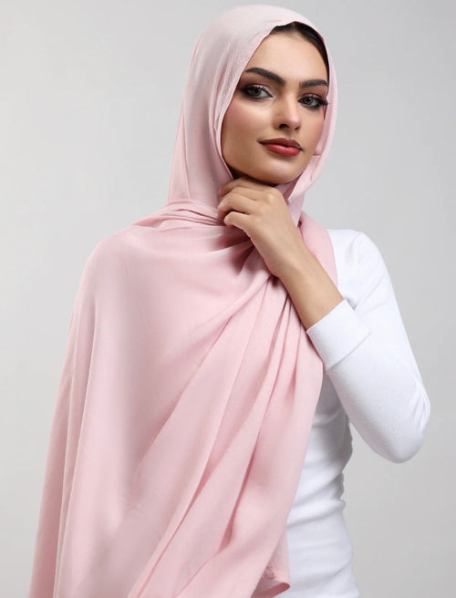 Baby Pink Plain Model Hijab