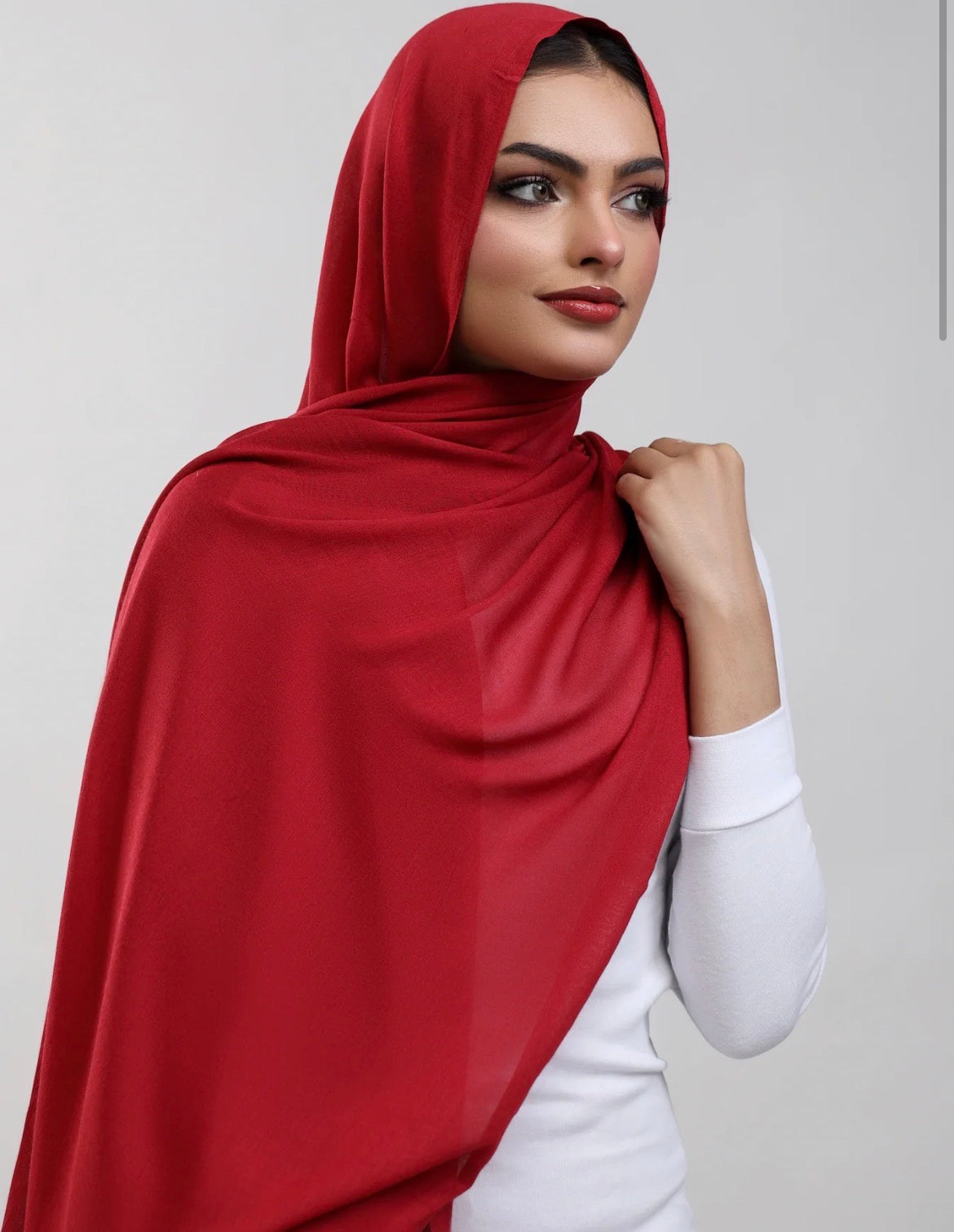 Red Plain Model Hijab